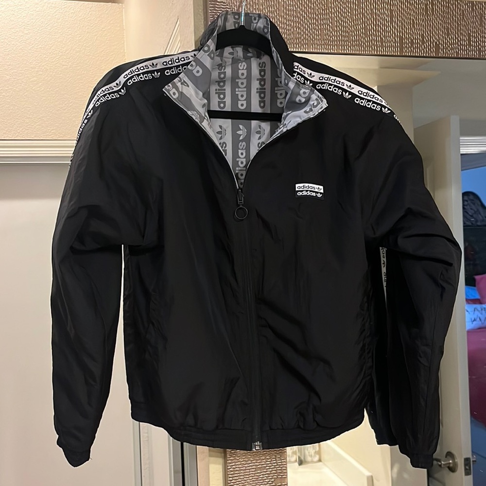 BNWOT ADIDAS reversible 🔄 logo on both sides jacket